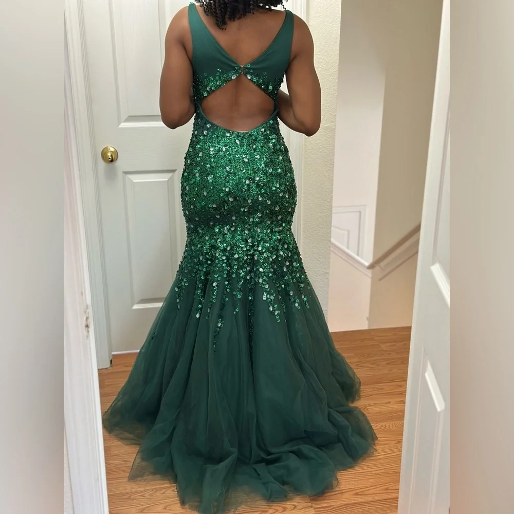 Elegant Green Evening Gown  Size M - Picture 8 of 13